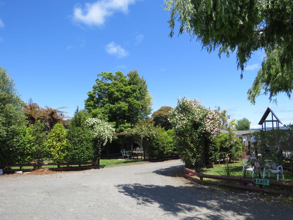 Camellia Court Family Motel Taupo Zewnętrze zdjęcie