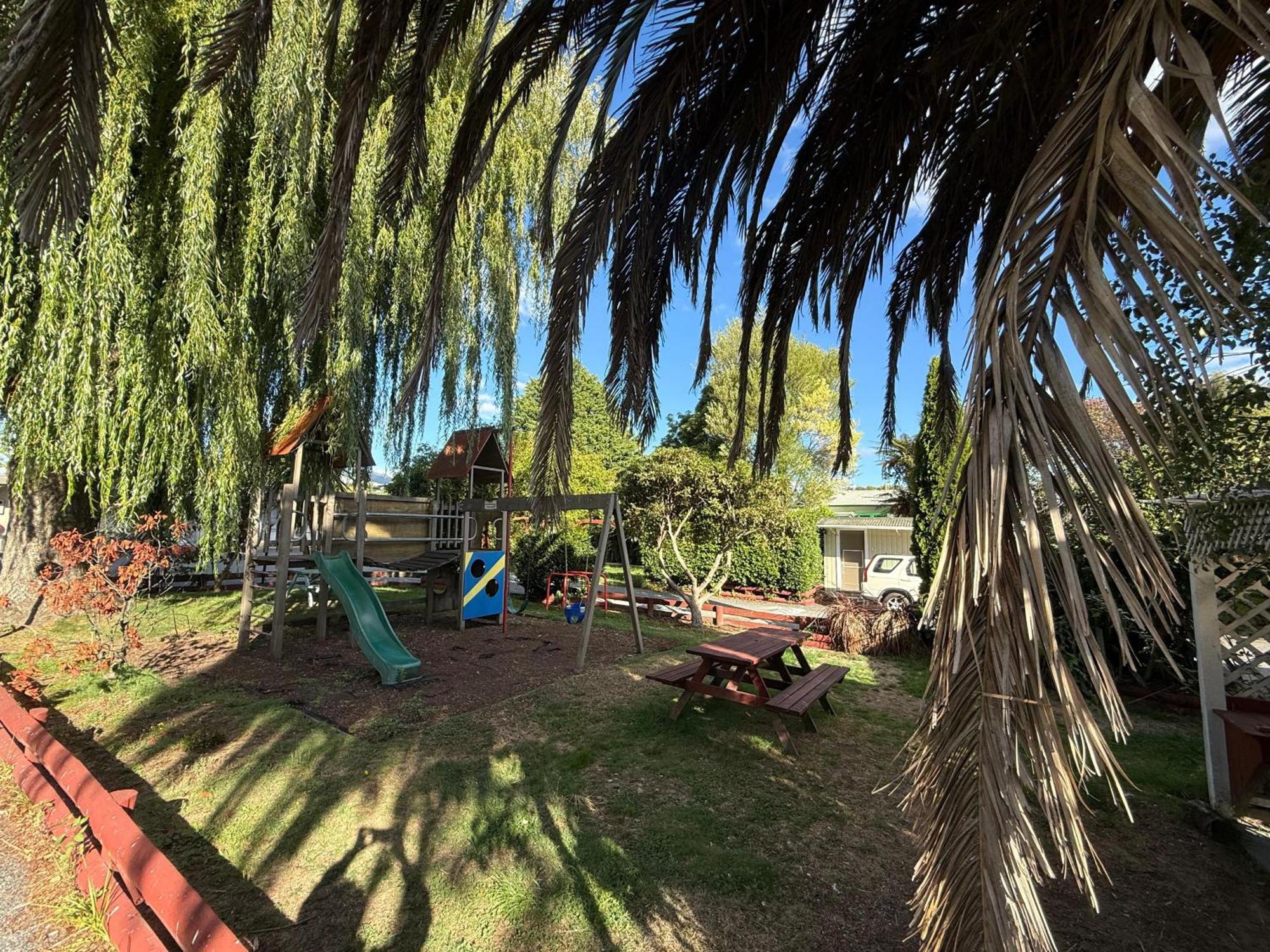 Camellia Court Family Motel Taupo Zewnętrze zdjęcie