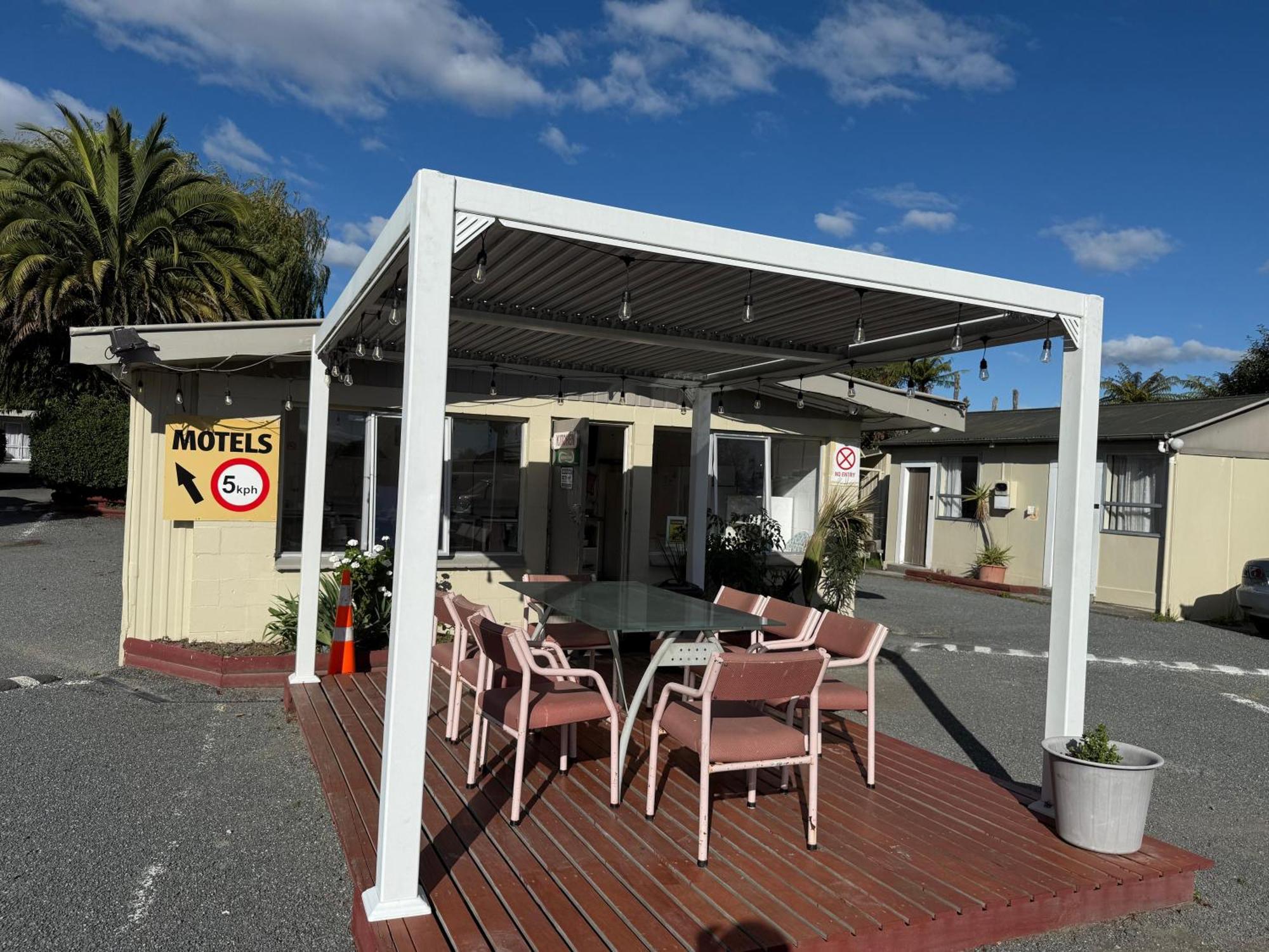 Camellia Court Family Motel Taupo Zewnętrze zdjęcie