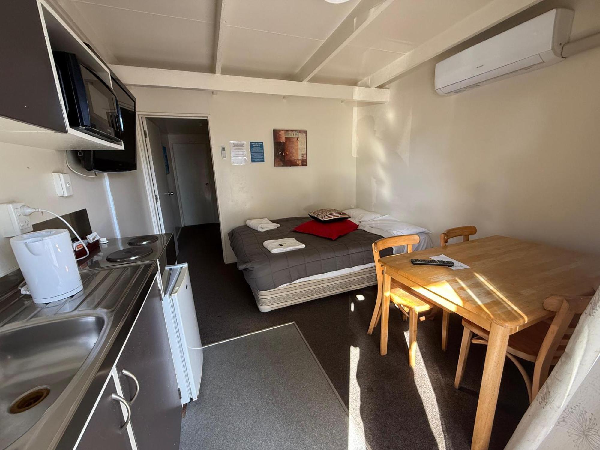 Camellia Court Family Motel Taupo Zewnętrze zdjęcie