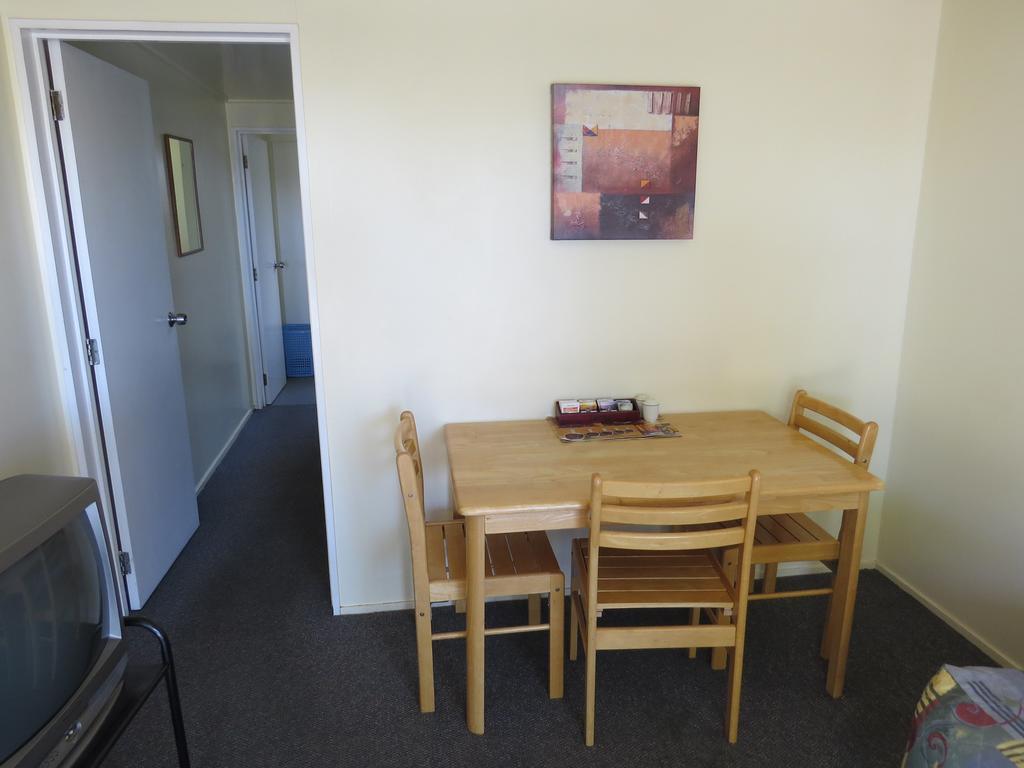 Camellia Court Family Motel Taupo Zewnętrze zdjęcie
