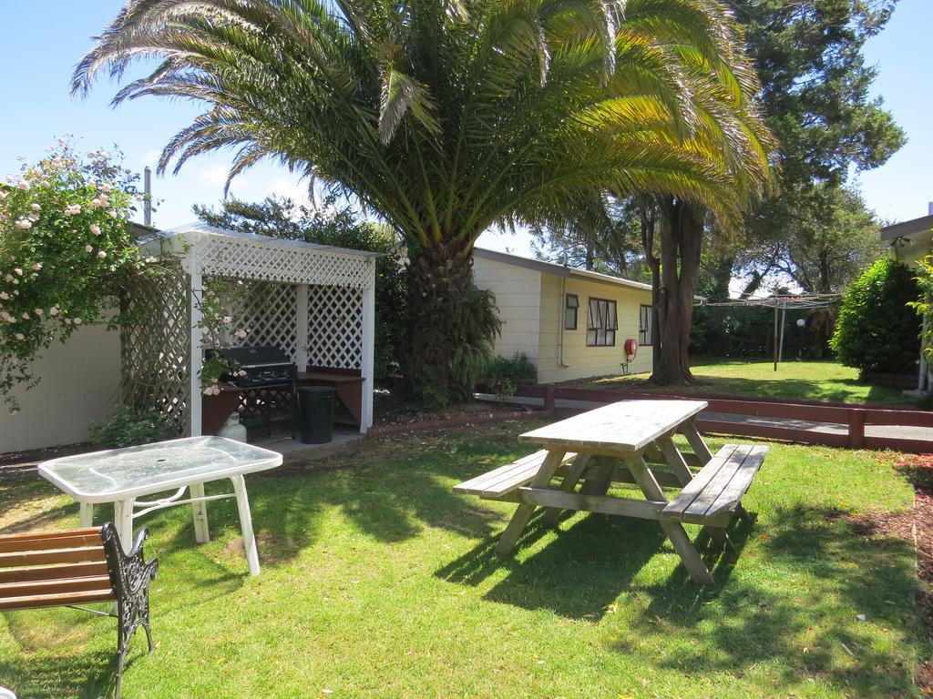 Camellia Court Family Motel Taupo Zewnętrze zdjęcie