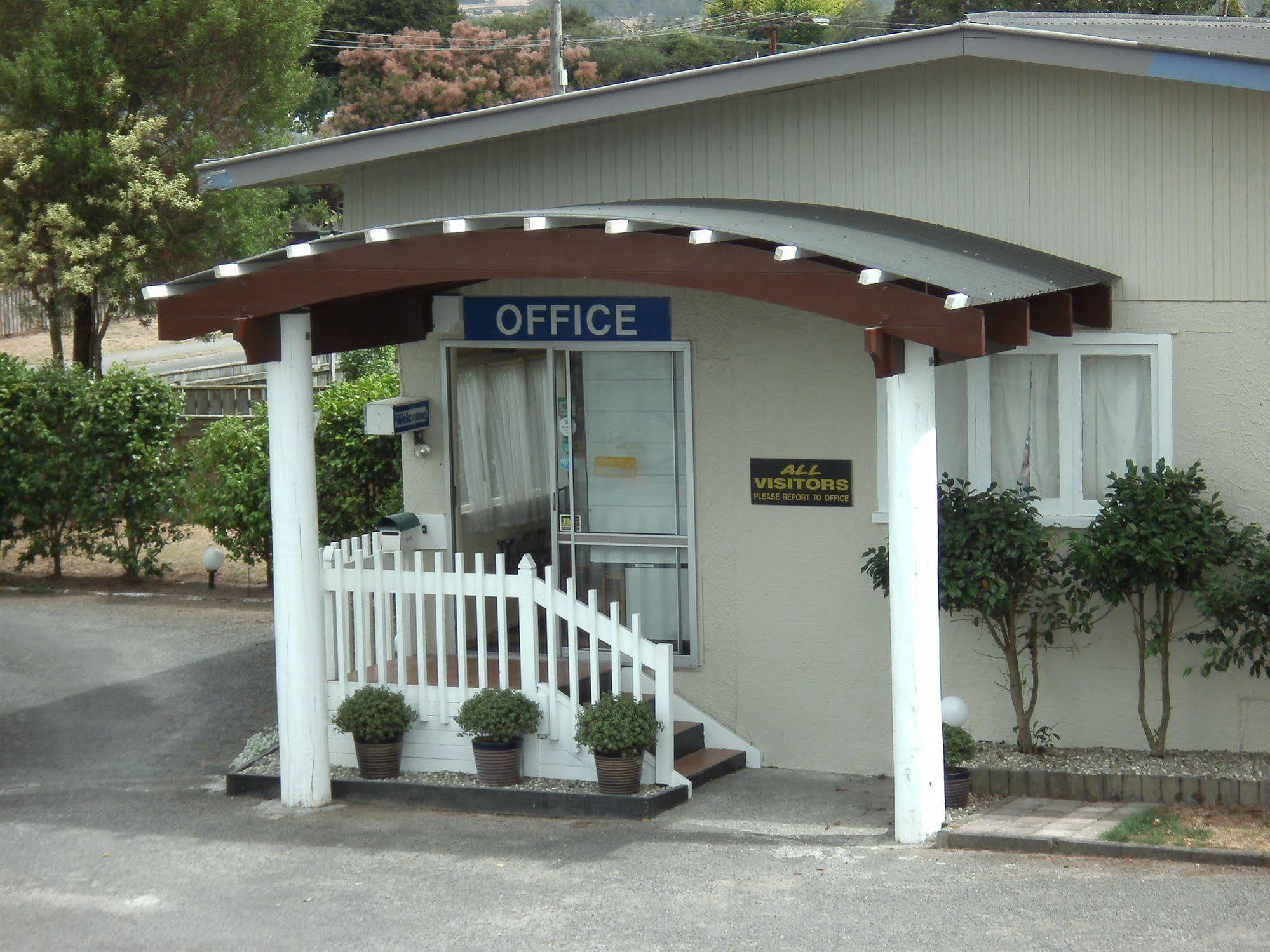Camellia Court Family Motel Taupo Zewnętrze zdjęcie