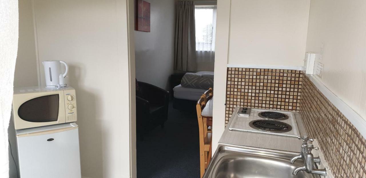 Camellia Court Family Motel Taupo Zewnętrze zdjęcie
